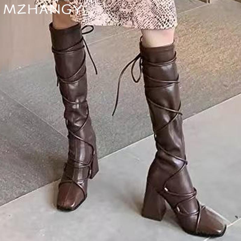 Высокие каблуки Женские высокие сапоги Дизайнерские квадратные носки Туфли на толстой подошве Женские трендовые зимние сапоги 2024 года Туфли-лодочки Зимняя мода Готические женские ботинки