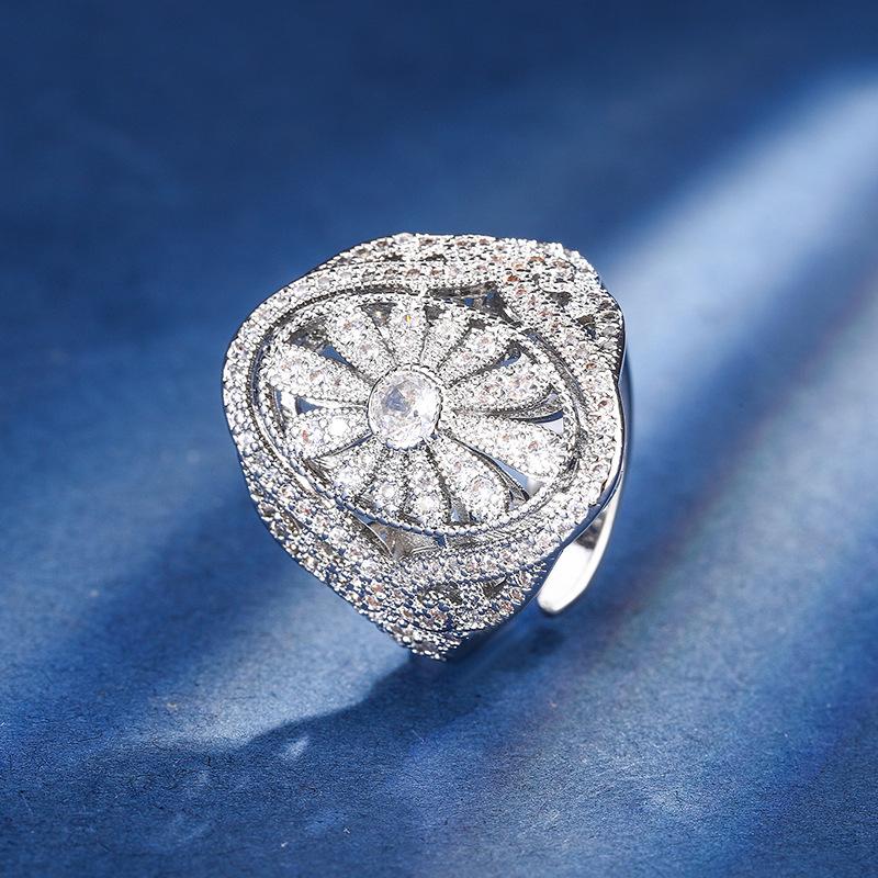 Ювелирные изделия Медное основание Позолоченное Имитация Красного Корунда Черное Золото Личность Темперамент Кольцо Женское