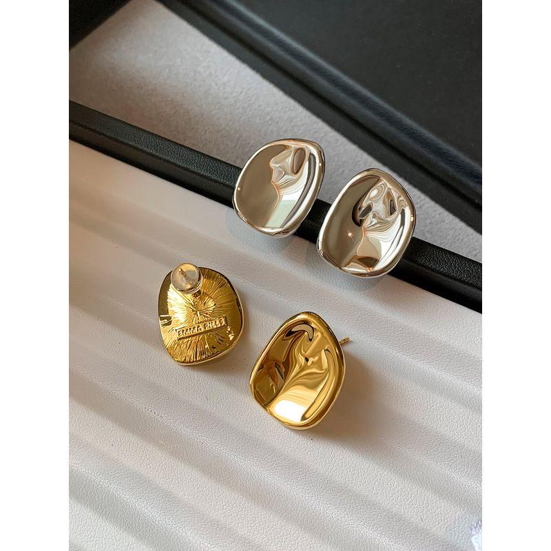 925 Silver Needle European and American Retro Metal Large Earrings for Women, Light Luxury, High-End, Unique and Stylish Gold Earrings Studs