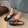 Повседневная обувь из мягкой кожи с серебряным ремешком и пряжкой, модные туфли на плоской подошве, элегантные блестящие туфли-лодочки с металлическим блеском, тапочки с закрытым носком