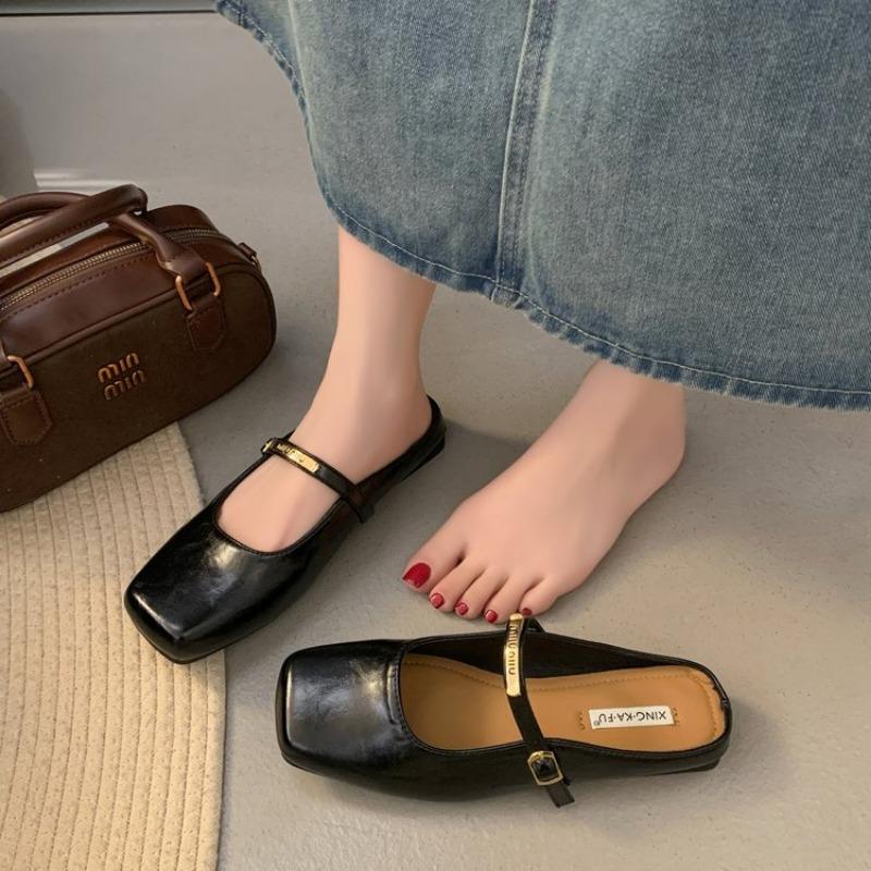 Повседневная обувь из мягкой кожи с серебряным ремешком и пряжкой, модные туфли на плоской подошве, элегантные блестящие туфли-лодочки с металлическим блеском, тапочки с закрытым носком