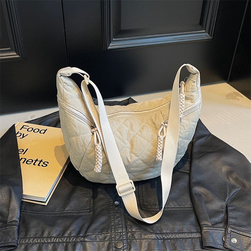 Высококачественные сумки для женщин Большой вместимости Модные модные Нишевые нейлоновые универсальные сумки через плечо в форме пельменя