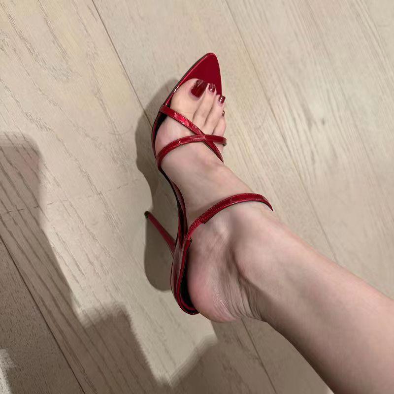 Летние туфли с острым носком женские красные лакированные туфли с открытым носком на шпильках на высоком каблуке женская уличная одежда сексуальные сандалии