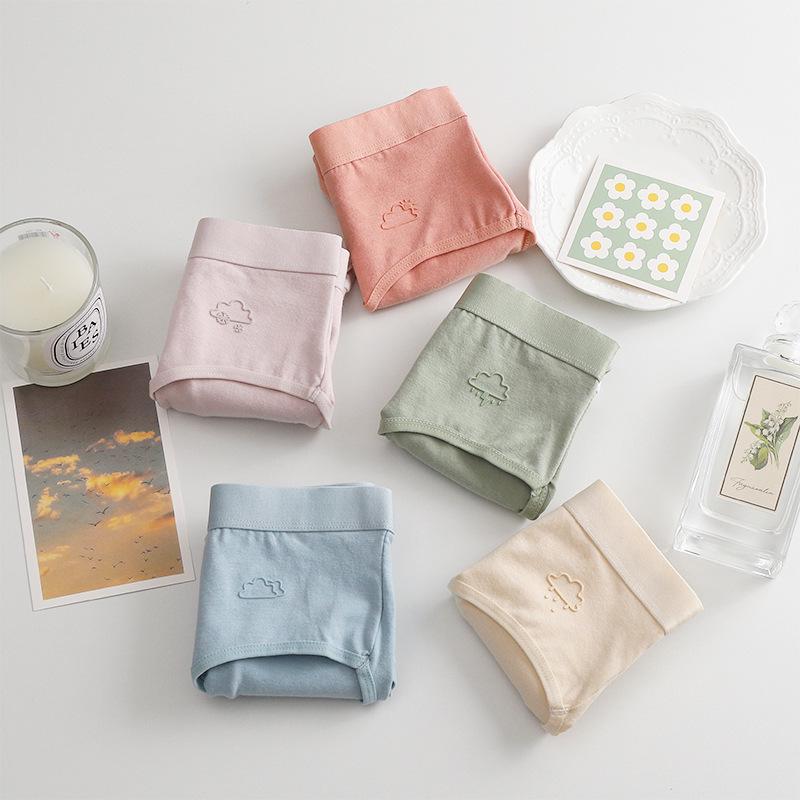 Женские трусики со средней посадкой из чистого хлопка — однотонные, с хлопковой ластовицей.