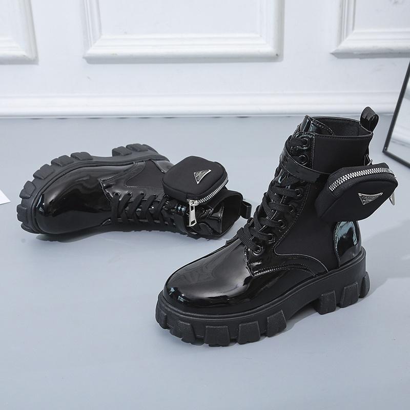 Женская модная обувь, черные мотоциклетные ботинки «Мартенс» на платформе в стиле панк, туфли на массивном каблуке со шнуровкой и пряжкой, карманы, туфли из искусственной кожи