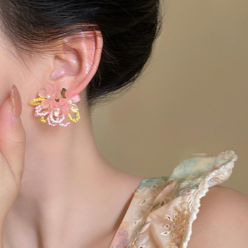 Богемные розовые серьги-кисточки с цветком из бисера и жемчуга