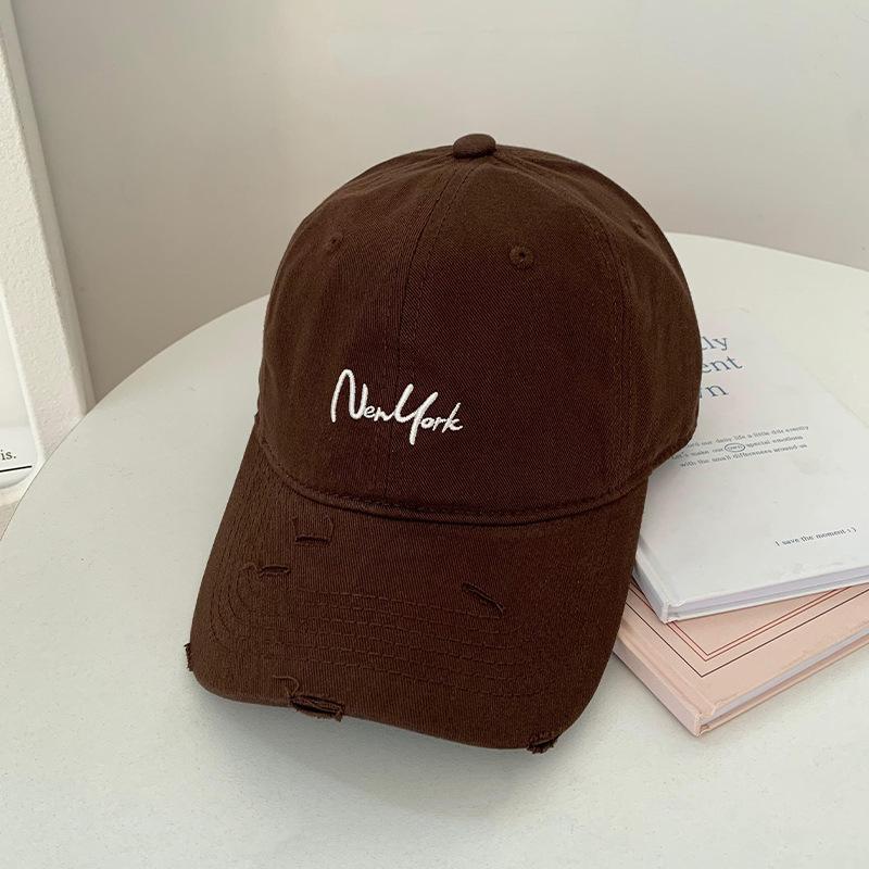 Новая корейская версия бейсболки с вышивкой букв для женщин на лето, повседневная и универсальная, для защиты от солнца и защиты от солнца, чтобы показать их лица.