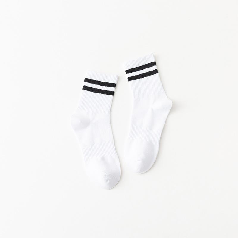 Женские весенне-осенние черно-белые спортивные полосатые гольфы