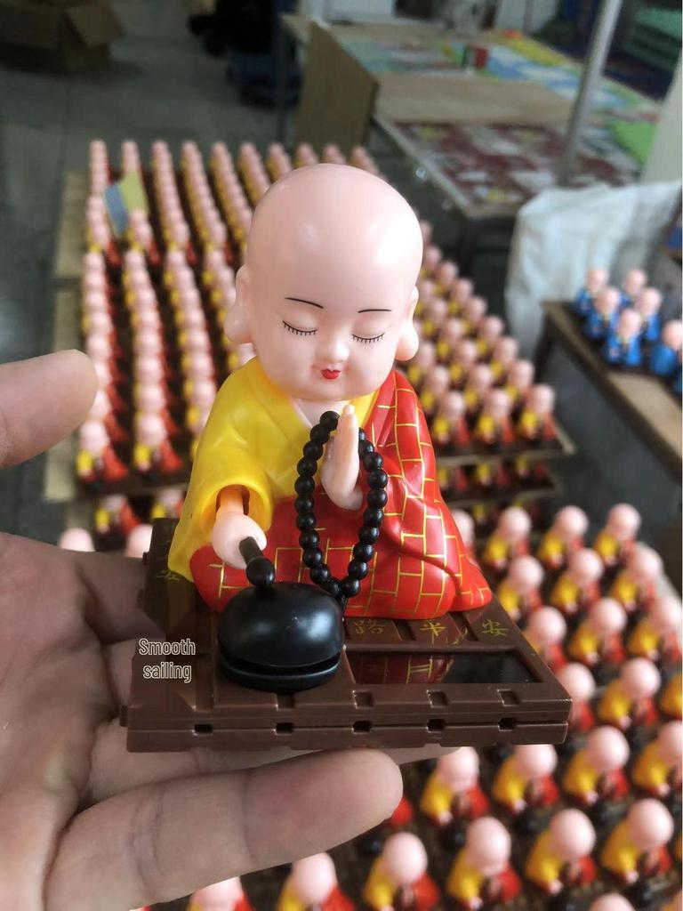 Solar Monk Head-Shaking Car Ornament - TikTok Influencer Interior Decoration