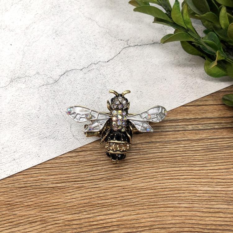 Forest Retro Fairy Tale Versatile Brooch Bee Pearl Temperament Brooch Pin Coat with Accessories
