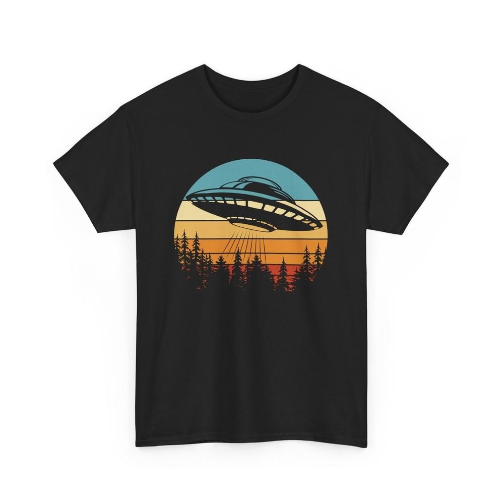 Retro UFO Graphic Tee Vintage Alien Adventure Space Sci-Fi Style Unisex unisex T-Shirt