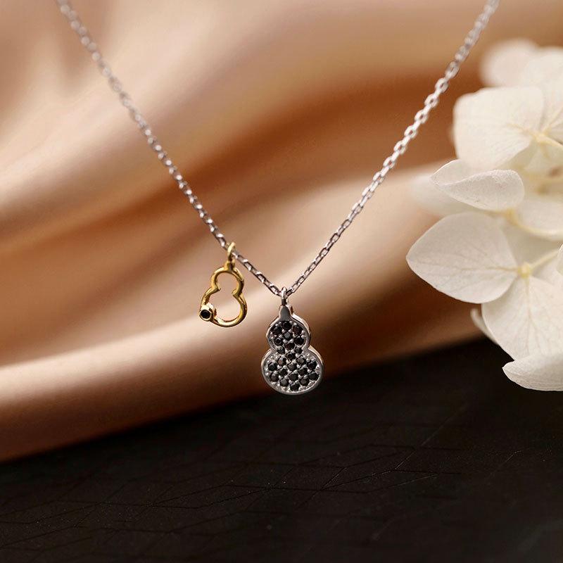 Diamond Studded Gourd Pendant Necklace Version for Girls, Collarbone Chain for Japanese and Korean Minimalist Style Accessories
