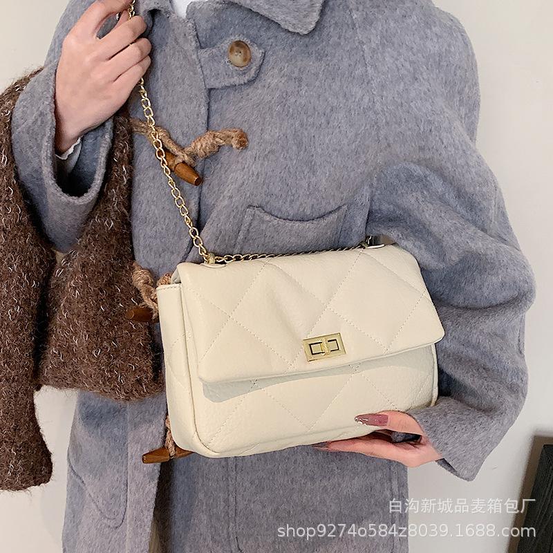 Fashion Temperament Chain Small Bag Women's 2025 New Explosive Versatile Crossbody Bag Popular Foreign Style Commuter Shoulder Bag