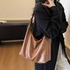 Retro Fashion New Shoulder Bag Commuter High-end Underarm Tote Bag Women's Light Luxury Design Bag