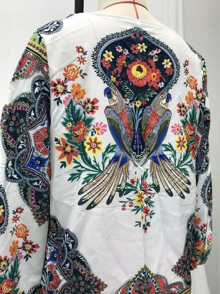 Женский топ с рукавами-фонариками и цифровым принтом весна/лето 2025 г.