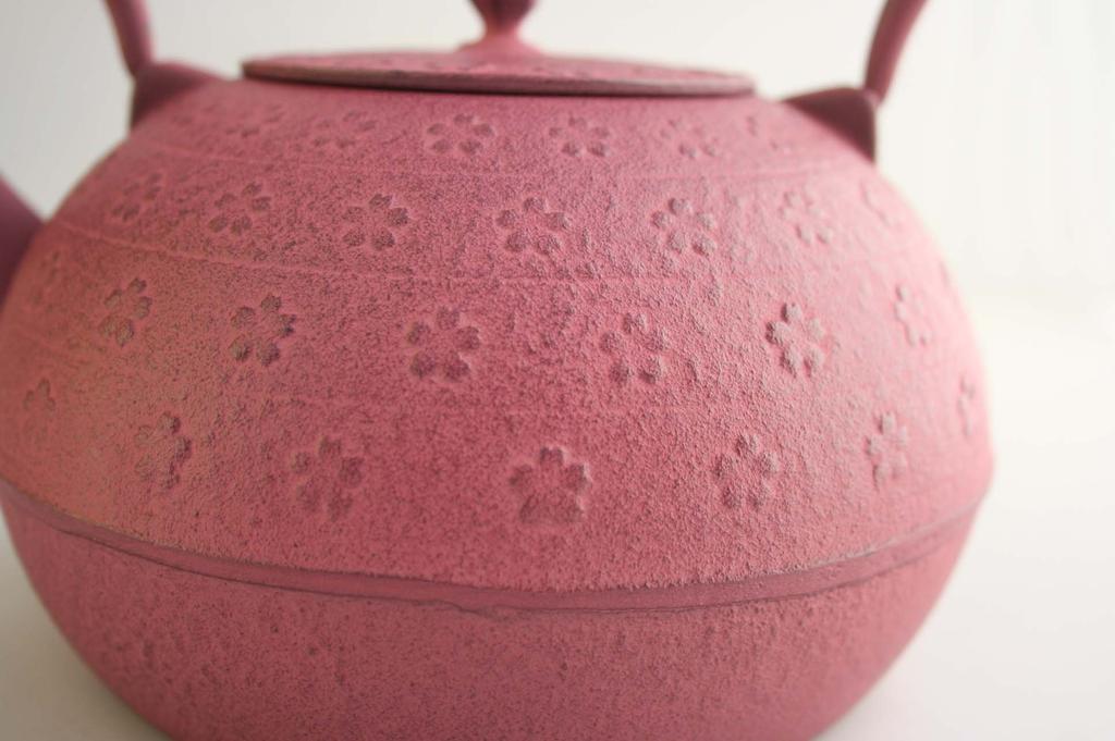 Ikenaga Ironworks Nanbu Iron Gardenia and Cherry Blossom Pink Kettle, Pattern,