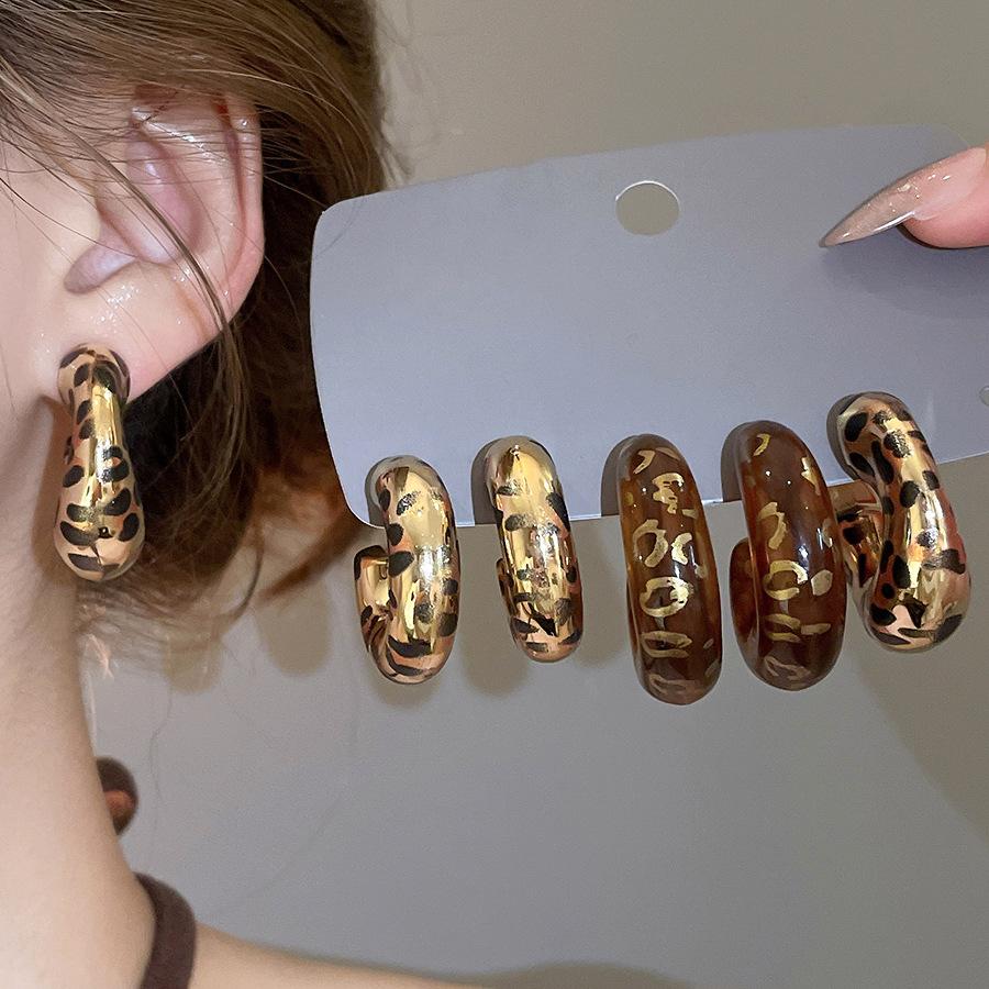 6 Pcs Round Leopard Print Acrylic Stud Earrings for Women Vintage Minimalist C-shaped Circle Resin Ear Studs Jewelry Sets F