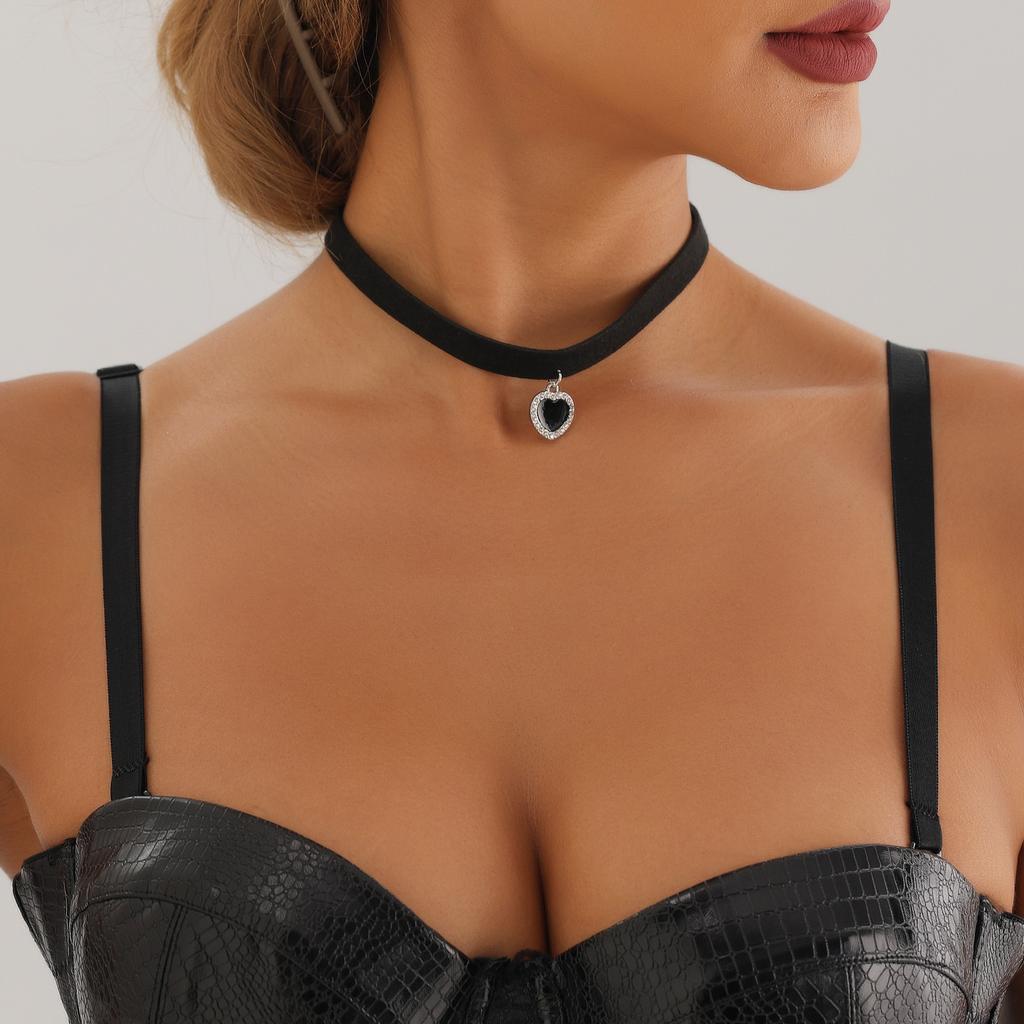 Аксессуары, Короткое простое ожерелье Love с бриллиантами для женщин, Универсальное ожерелье из черной фланели на шею