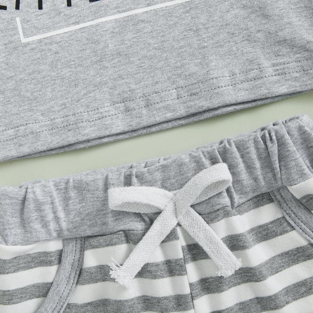 Летний комплект с шортами для мальчиков, с буквенным принтом, короткими рукавами, круглым вырезом, эластичным поясом, полосатыми шортами