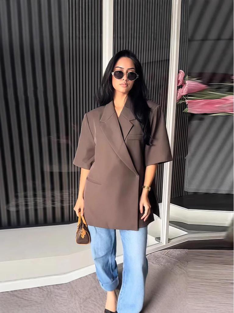 Повседневный женский костюм с лацканами на пуговицах в европейском и американском стиле 2025 года с вариантами короткого и длинного рукава