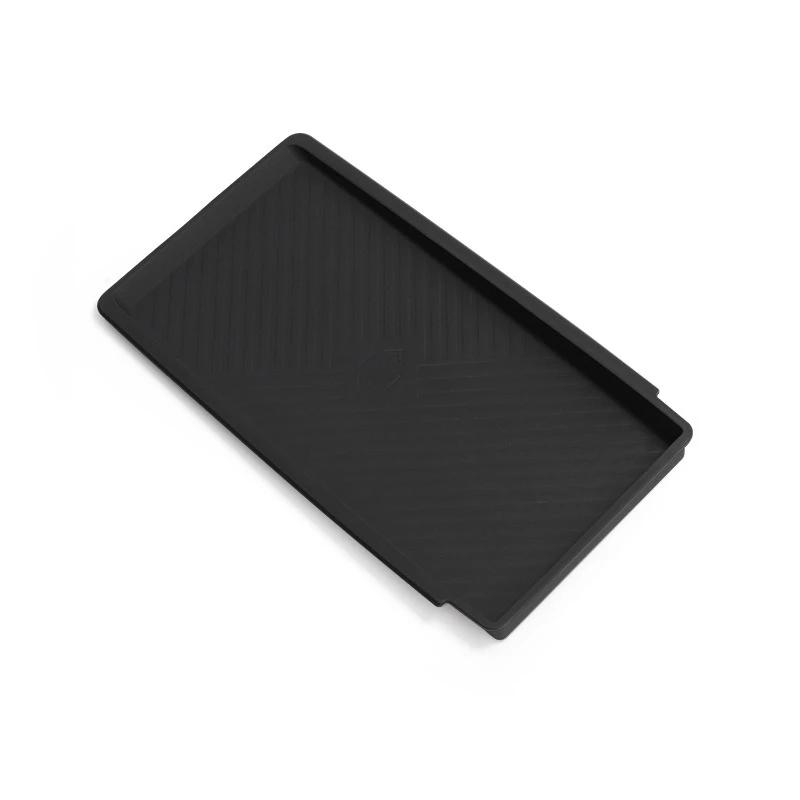 Подходит для 24-25 Xiaopeng MONA M03 силиконовый коврик для беспроводной зарядки, автомобильный модифицированный коврик для хранения пыли и нескользящий коврик Аксессуары