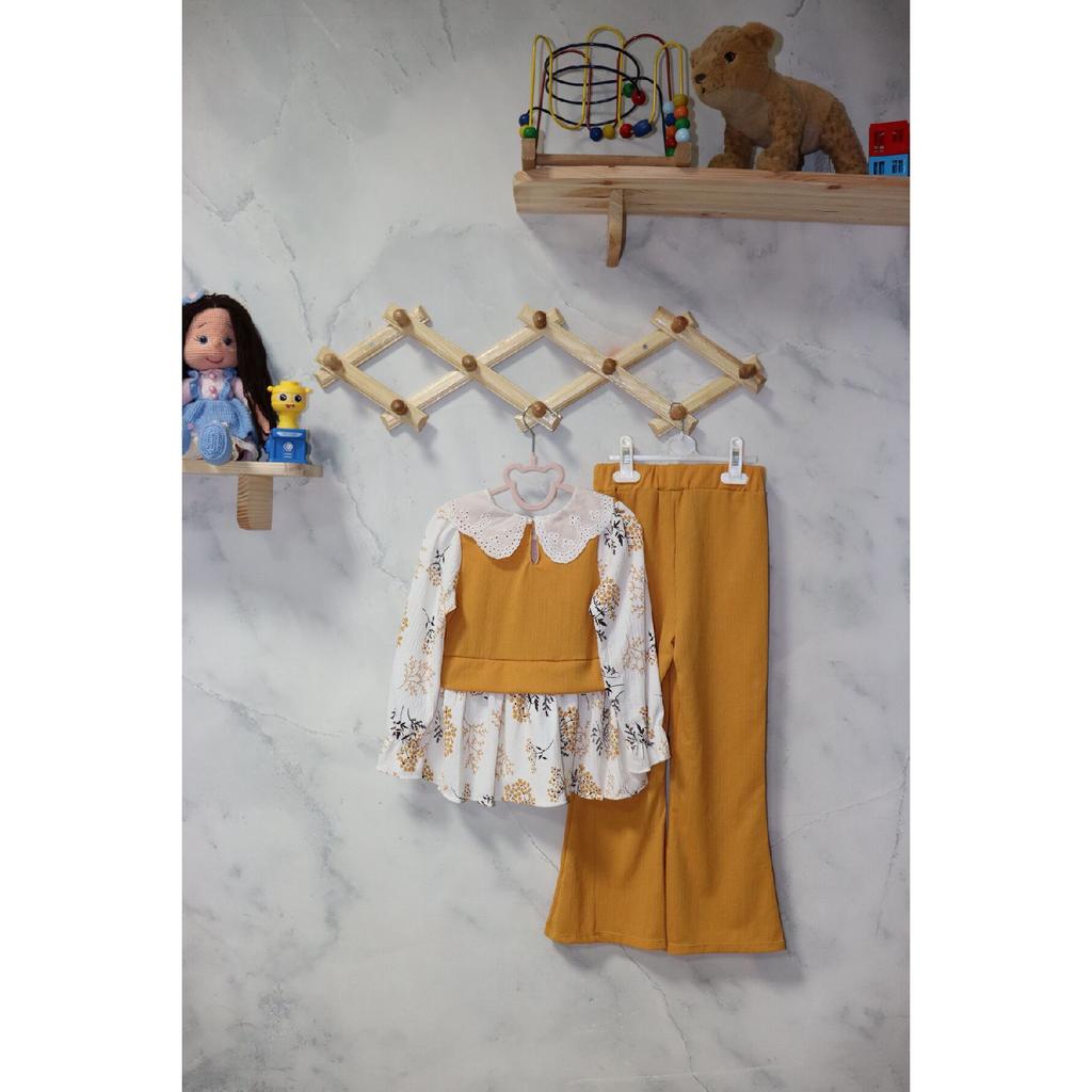 Стильный комплект для девочек - блузка с цветочным узором и современные брюки