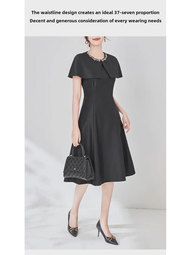 Высококачественное платье-накидка без рукавов с отделкой в виде бриллиантовых гвоздей