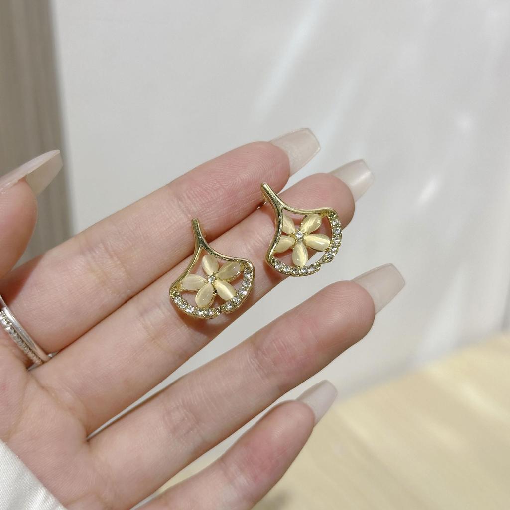 Серебряные серьги-игл с цветком из кошачьего глаза - элегантный, универсальный модный аксессуар для женщин