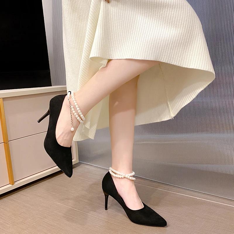 Мода 2024 года, новые свадебные туфли на каблуках, женские роскошные брендовые туфли с бисером и жемчугом, женские сексуальные элегантные туфли с острым носком, черные туфли-лодочки