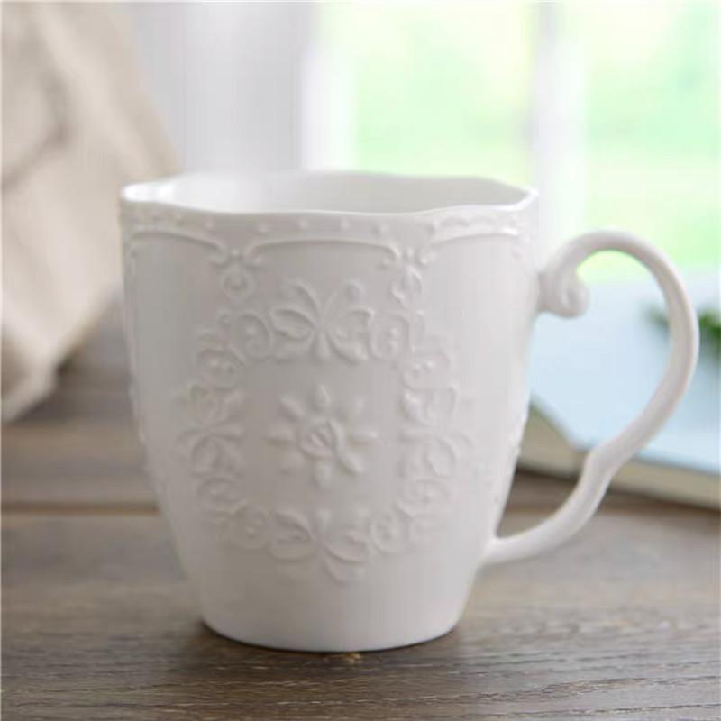 Европейская белая фарфоровая кофейная кружка с тиснением розы, костяной фарфор, винтажная кружка для завтрака, молока, офисная чашка для чая, посуда для напитков