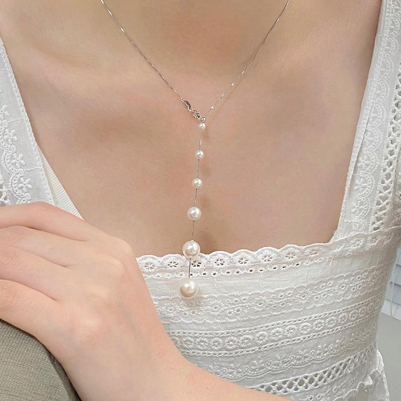 Жемчужное ожерелье с легким роскошным дизайном и универсальным темпераментом. Это освежающий и нишевый предмет с универсальными цепочками для ключиц.