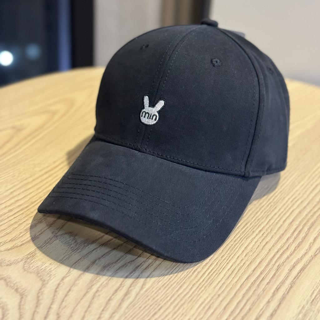 Spring and summer new cartoon embroidered baseball cap for women, versatile hard-brimmed cap, outdoor sun hat that makes the face look smaller and