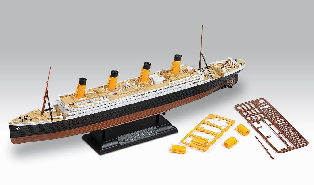 Doyusha 1700 Amazing Plastic Model 22nd R.M.S. Titanic LED Set Color-coded Plastic Model