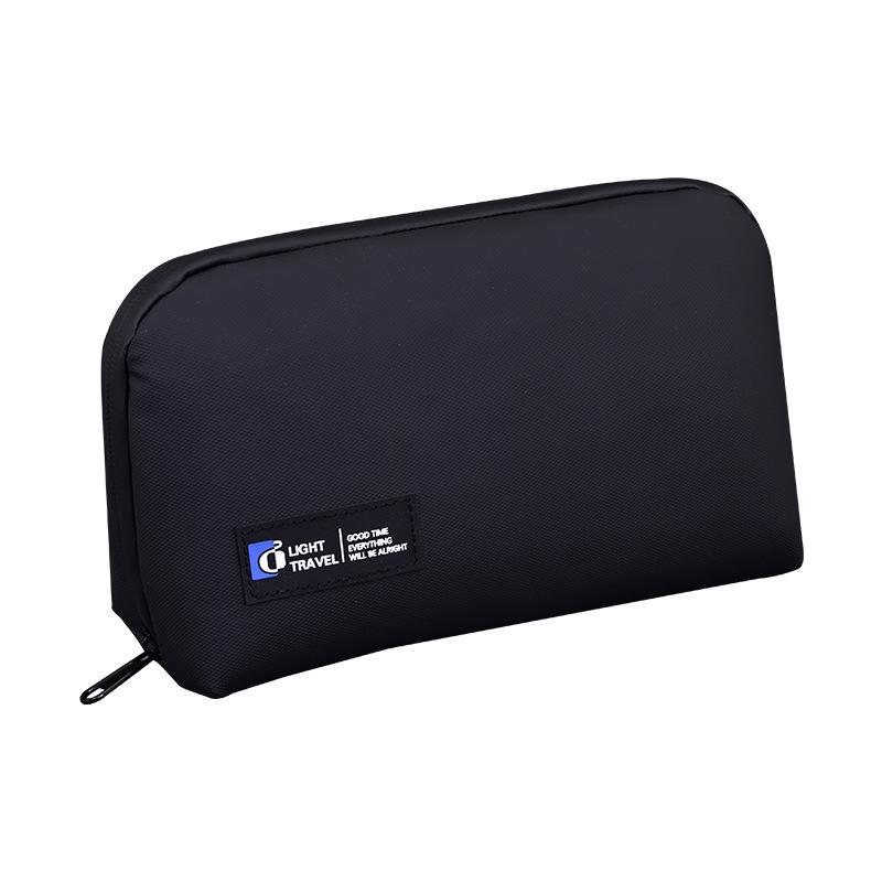 Туристическое снаряжение: Сумки для хранения, Внешние аккумуляторы (Power Banks), Кабели для передачи данных, Зарядные устройства для мобильных телефонов, Жесткие диски, USB-флеш-накопители, Защитные чехлы, Портативные накопители.