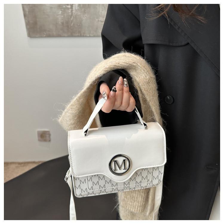 Сумка с принтом букв на плечо Женская маленькая сумка с клапаном для повседневного использования