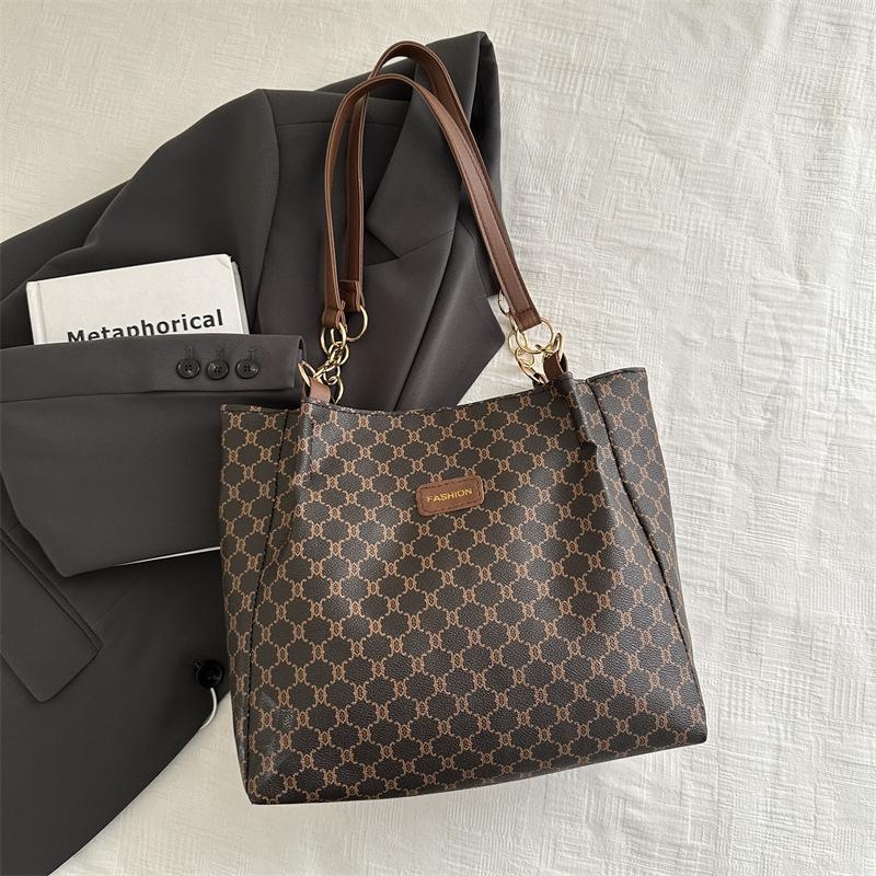 Популярная в этом году сумка женская 2025 новая модная сумка через плечо большой вместимости универсальная сумка для студентов