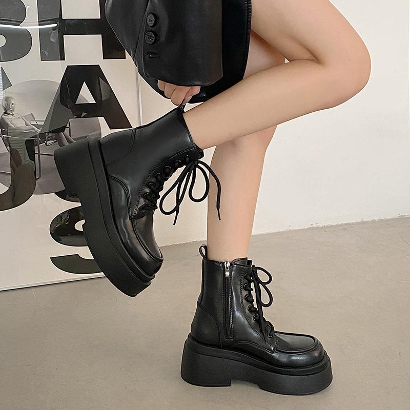 Британские коричневые усиливающие ботинки Martin на платформе в британском стиле женские летние 2025 новые ретро супер огонь с юбкой короткие ботинки