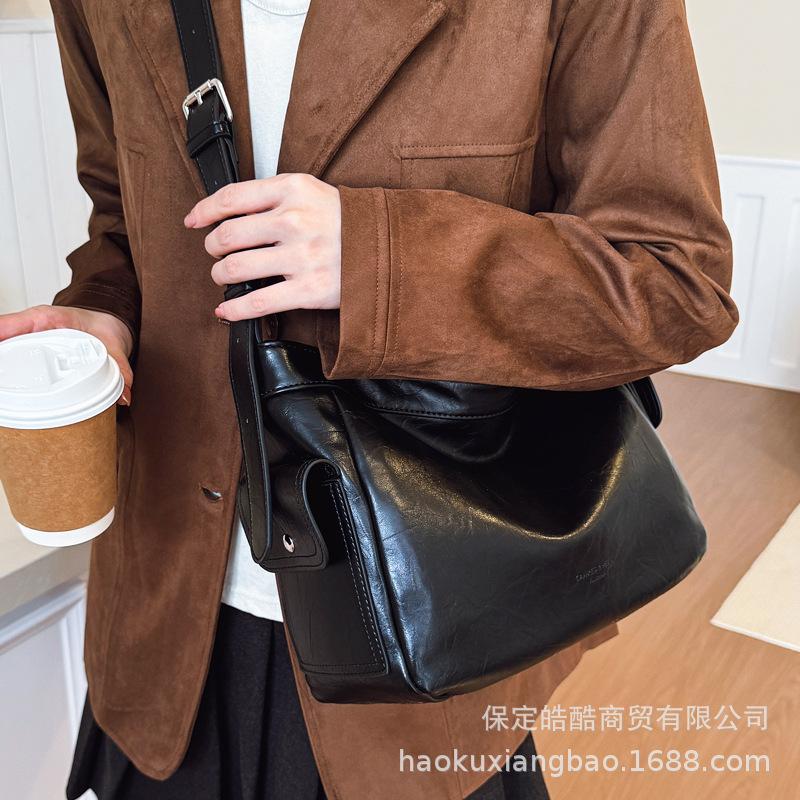 Корейская версия нишевый дизайн большая вместимость простая сумка-ведро женская 2025 осень и зима новая модная универсальная маленькая сумка-тоут