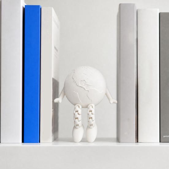 3D Printed Articulated Earth Figurine, Flexible Poseable Earth Buddy Statue, Cute Fidget Ornament, Matte Smooth Decor for Home Office Desk Car,