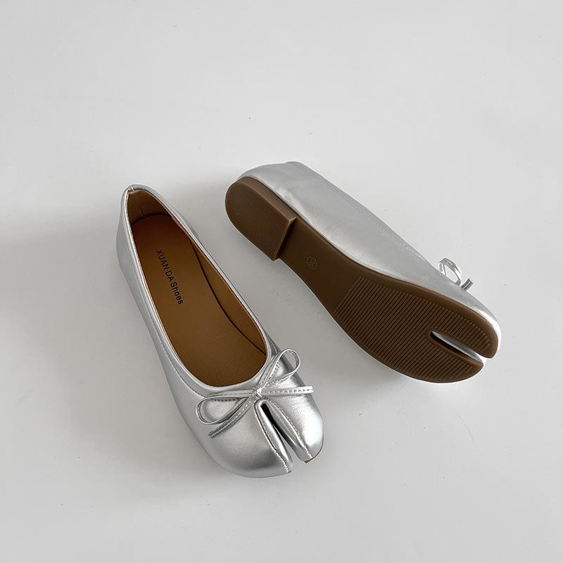 Black French retro light mouth split-toe flat-soled single shoes women's 2025 new spring soft-soled versatile Mary Jane shoes