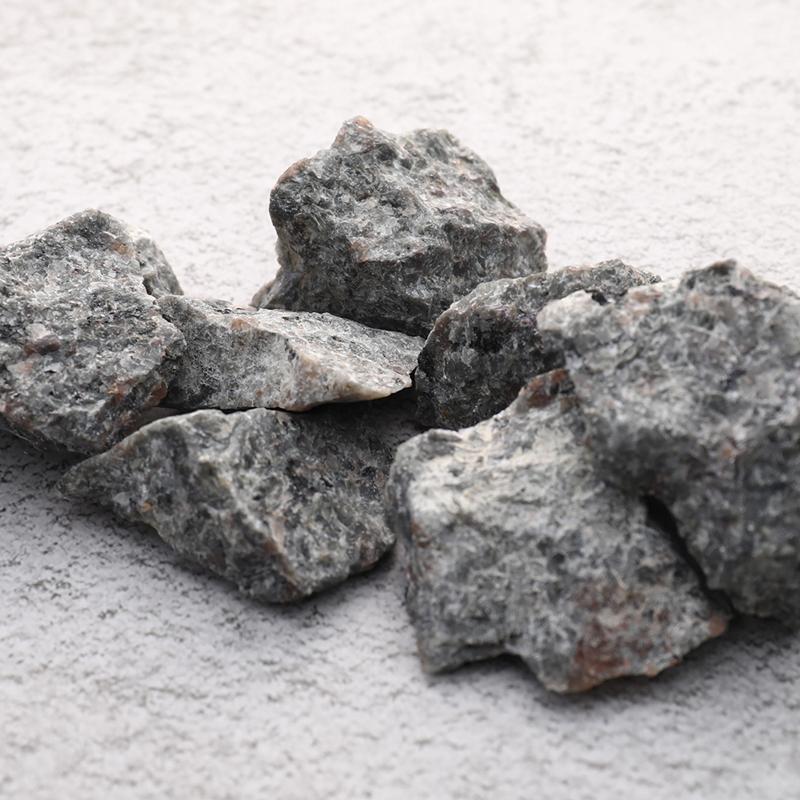 Натуральный пламенный огненный камень Сиенит УФ-флуоресцентный содалит Минерал Грубый кристалл