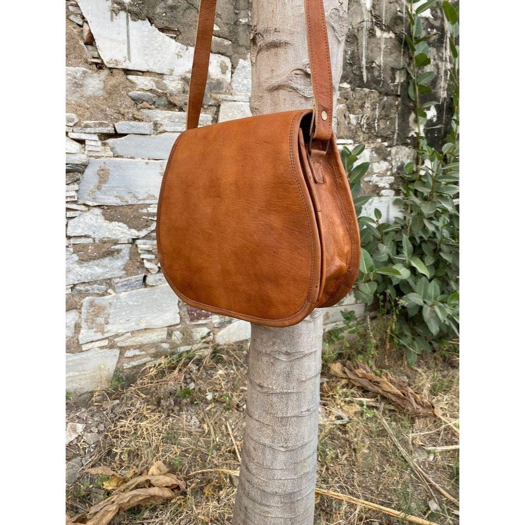Handmade Leather Saddle Bag: Crossbody Purse with Adjustable Strap
