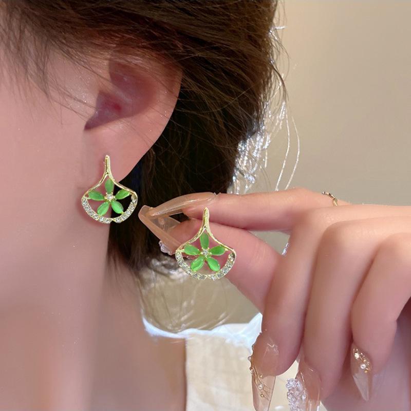 Серебряные серьги-игл с цветком из кошачьего глаза - элегантный, универсальный модный аксессуар для женщин