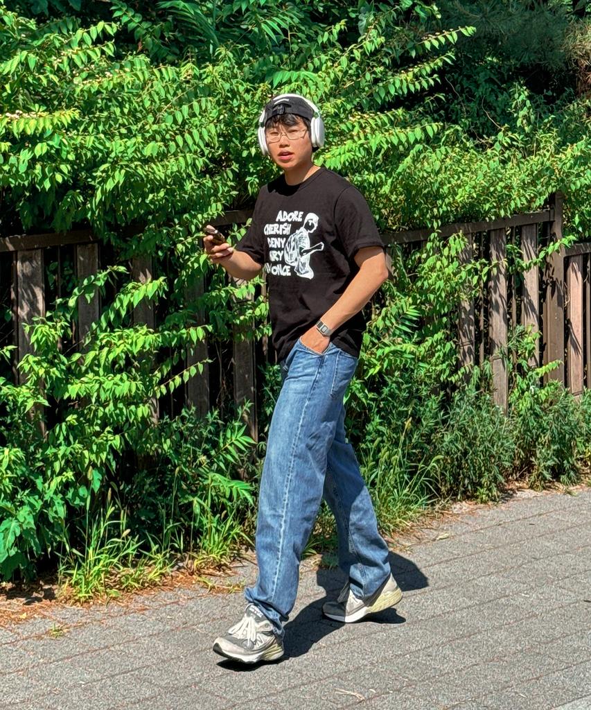 VASROCK Boy Serenade Short Sleeve T-Shirt Midnight