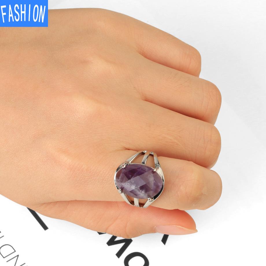 Кольцо с натуральным овальным граненым кристаллом в подарок