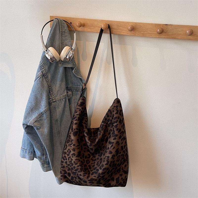 Leopard Print Bag Women's Large-capacity New Autumn and Winter Casual Retro Shoulder Messenger Bag Commuter Tote Bag