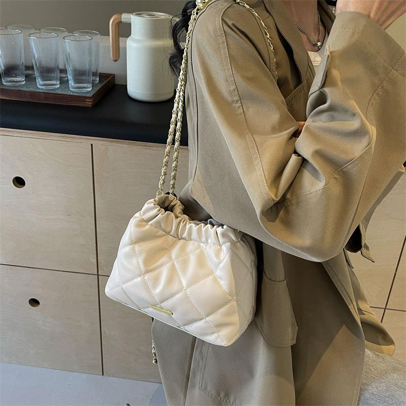Rhombus Chain Bag Women's 2025 New Fashion Popular Shoulder Armpit Bag Large Capacity Commuter Messenger Bucket Bag