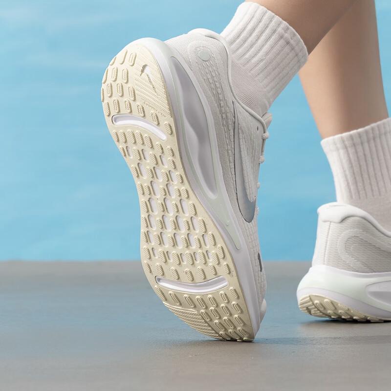 Nike Женские всесезонные кроссовки для бега и повседневной носки FJ7765-122