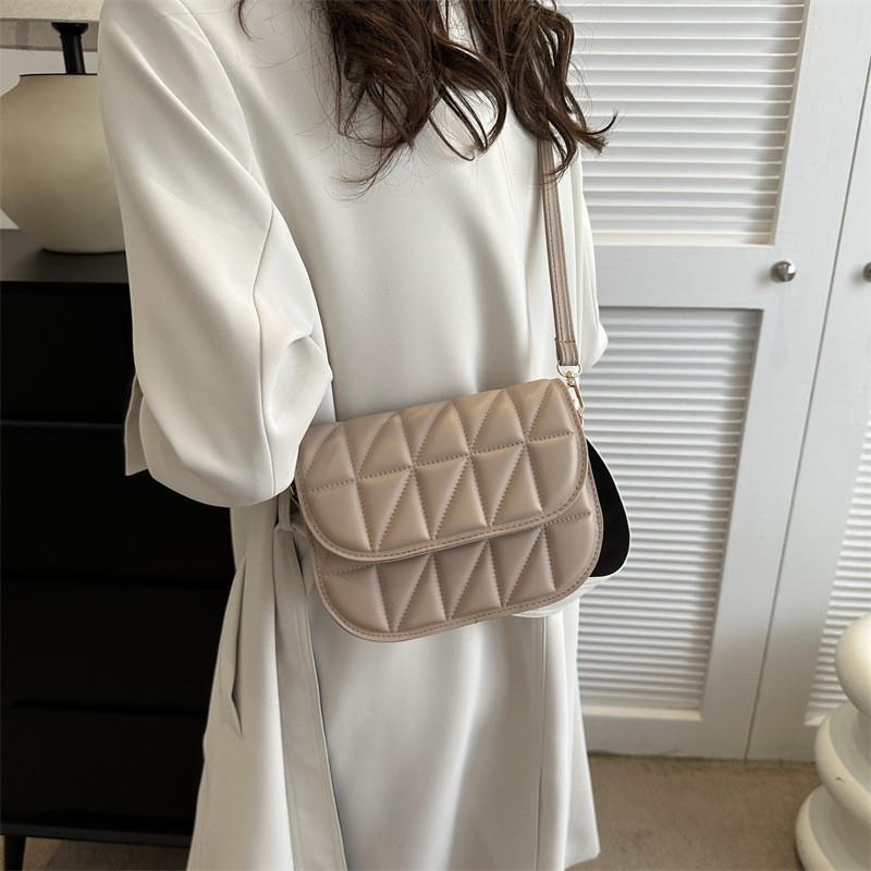 Stylish Minimalist Women's Crossbody Bag For Autumn Season Trendy Casual Use