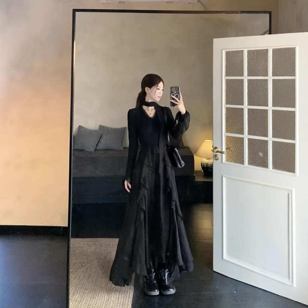 Plus Size Hepburn-Style V-Neck Ruffle Dress for Women - Elegant Autumn Slimming Black Dress